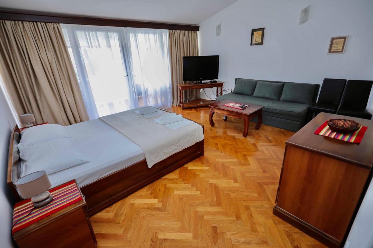 Guest House Maslina Petrovac Exterior photo